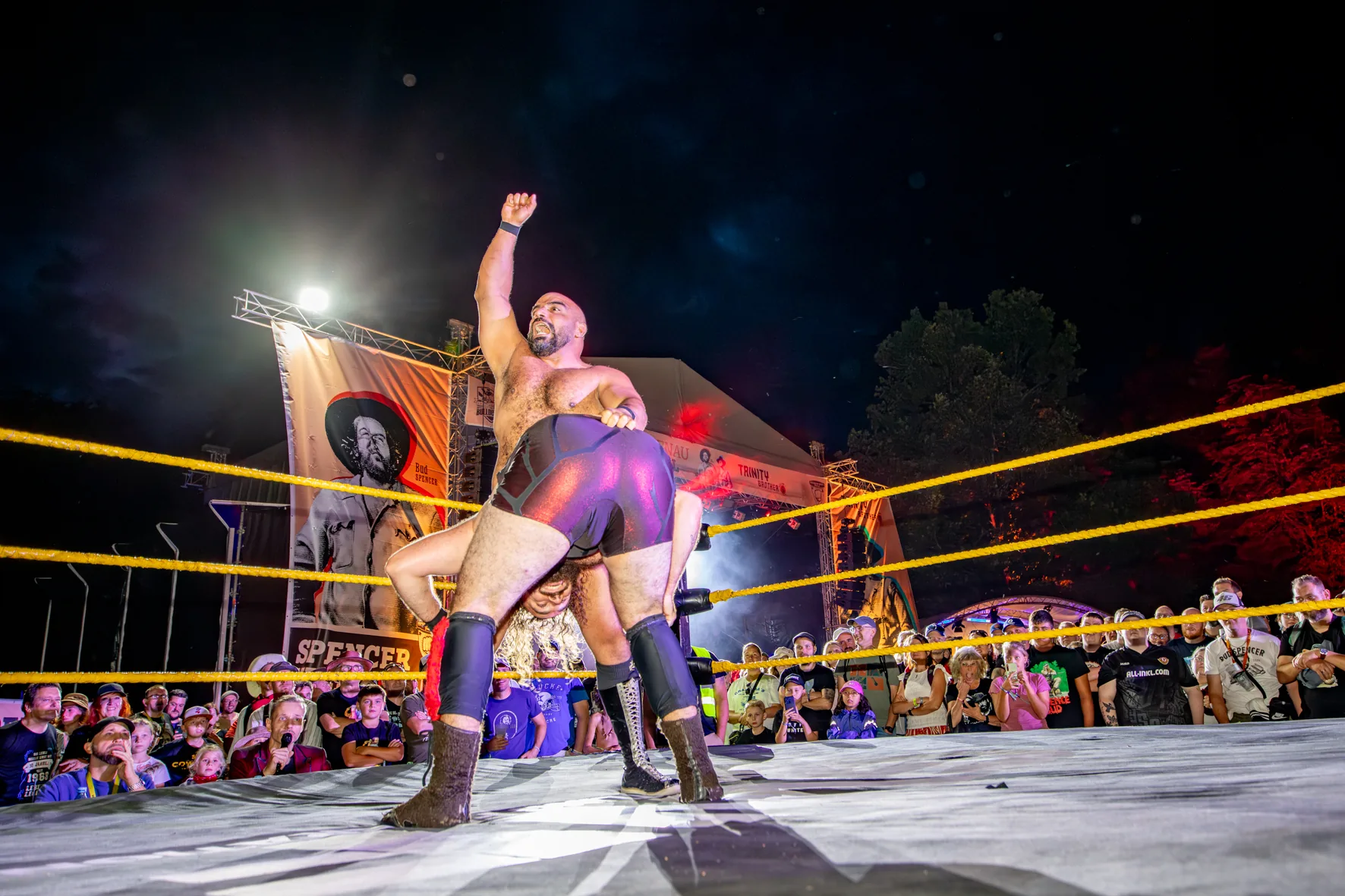 Wrestling-Show im Ring beim Festival